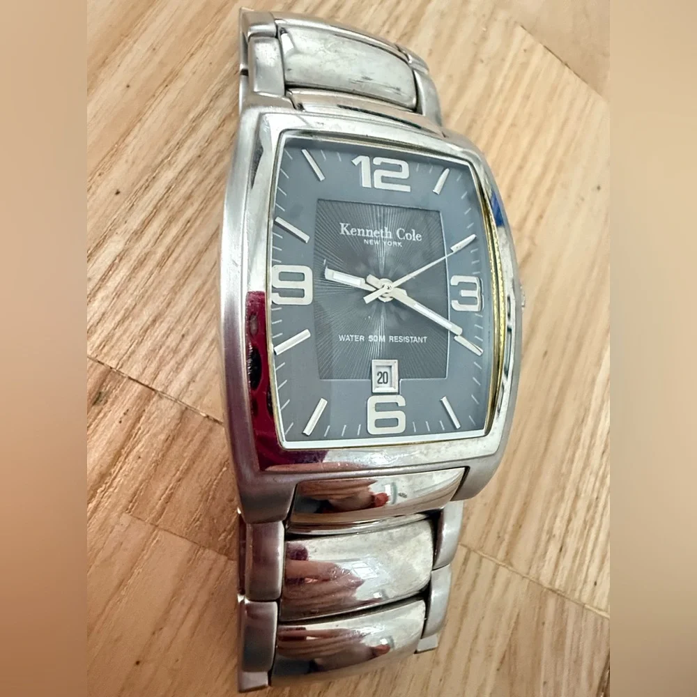 Kenneth Cole New York men’s gray and silver tone watch NEW BATTERY
